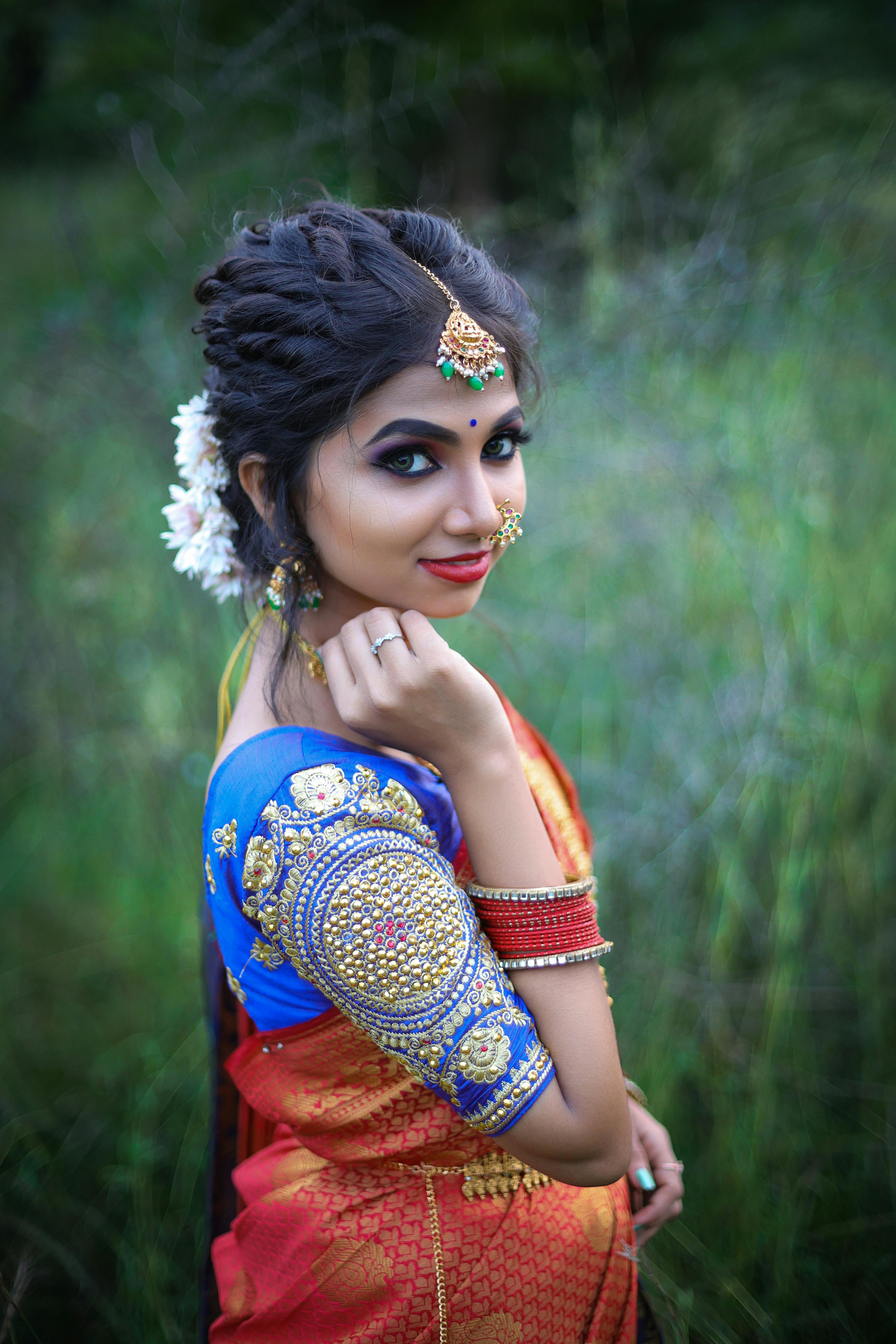 Marathi bride,indian bride,bride,indian wedding maharashtrian bride,Marathi  wedding,marathi makeup,… | Bridal portrait poses, Wedding couple poses,  Bride photoshoot